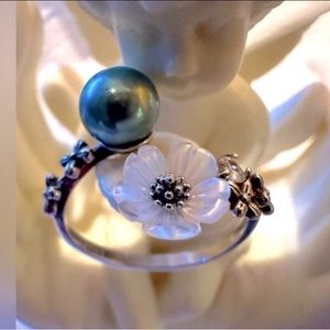 Akoya Pearls paisley green. set in 925 ring with shell and CZ